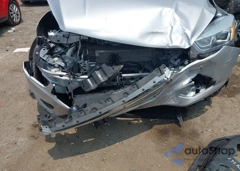 2017 Ford Escape Titanium z USA, uszkodzony, nr VIN 1FMCU0JD8HUE87385